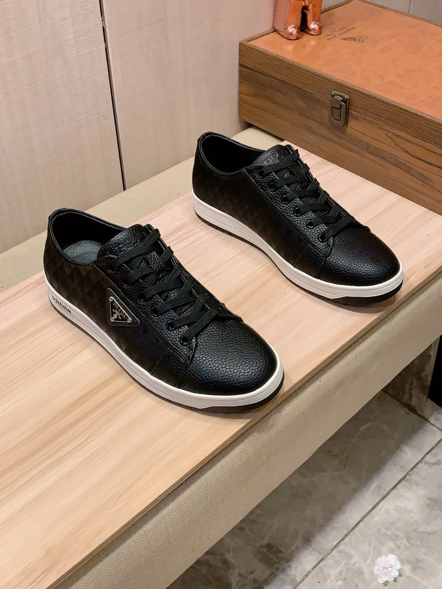 Men's Men's Shoes💰420💰💰🎩🎩[Lightning][Lightning] "PRADA*" The latest and most popular casual shoes, top brand [seduce] luxury~purchase, top~quality. [Strong] The upper is made of imported breathable cowhide with material ➕ breathable sheepskin lining (•) and fine workmanship. The original stylish and stylish soft rubber wear-resistant and non-slip outsole is light and comfortable on the feet. The real thing looks better when photographed in real life. No. 143: Code: 38-44, 45 can be customized, 3️⃣ colors are available